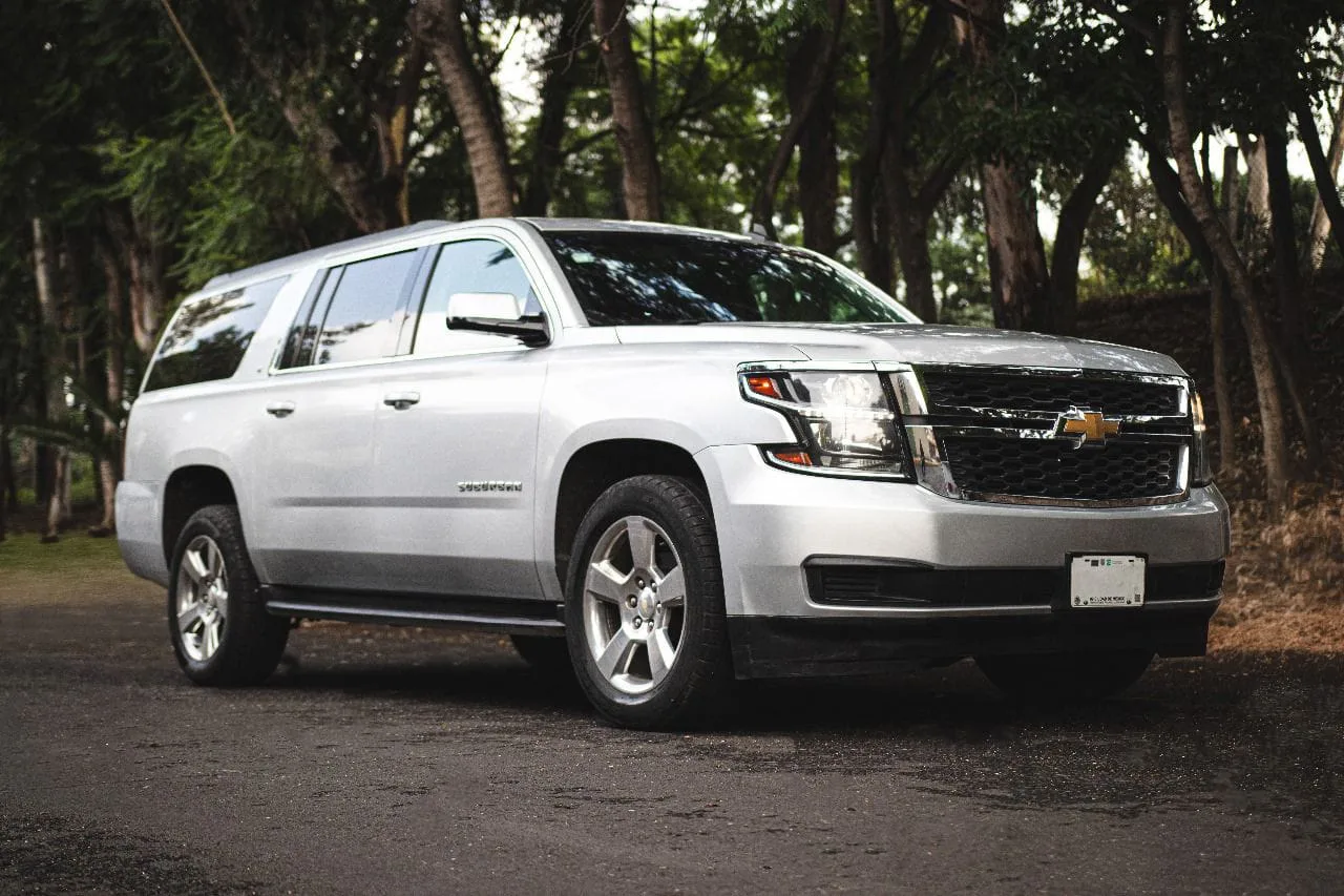Chevrolet Suburban White